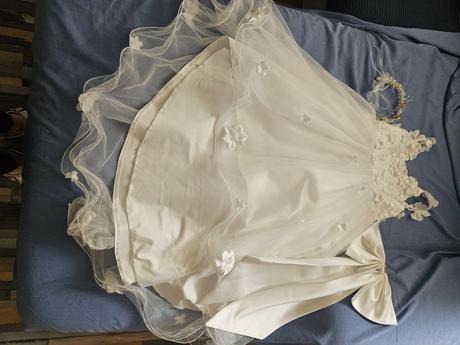 Šaty na 1.svate prijimanie, 140