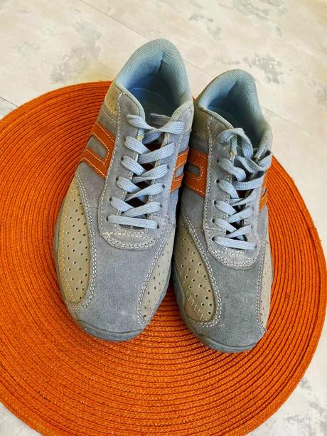 Ľahké semišové botasky, 38