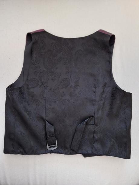 Slávnostné vesty, 62