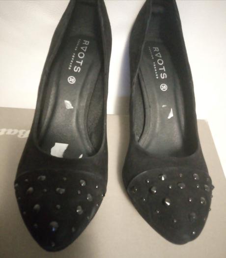 Čierne lodičky roots, 38