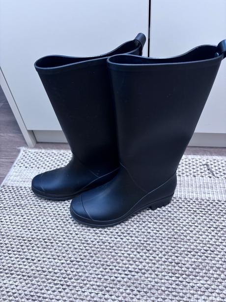 Gumaky top stav, reserved,36