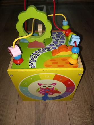 Vkladacia kocka a labyrint v jednom,