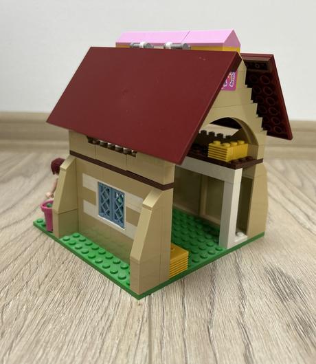 Lego friends 3189 stajne v heartlake, 