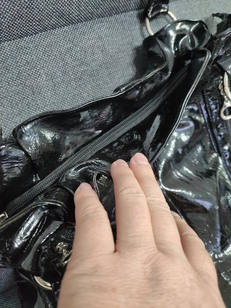 Veľká čierna lakovaná kabelka.., 