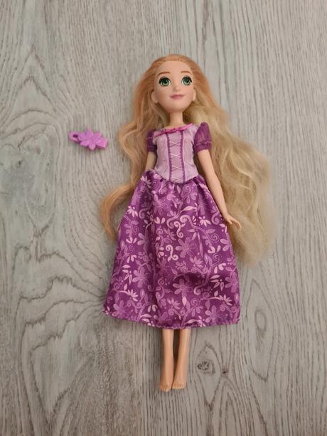 Barbie zlatovláska,