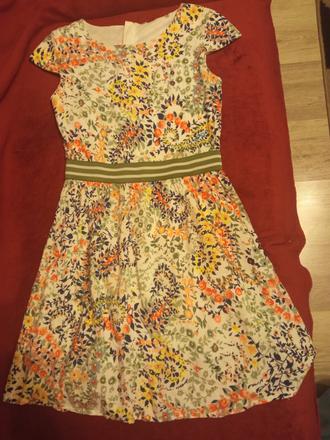 Kvetované šaty, 152