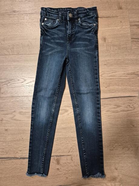 Rifle so smajlíkmi, 128