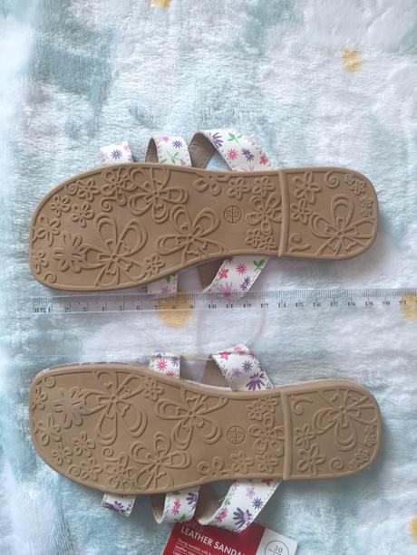 Dievčenské plážové žabky, 30