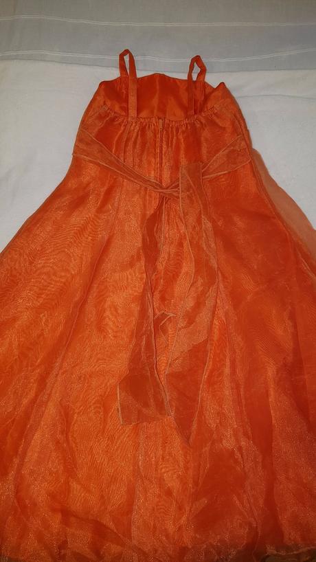 Spoločenské šaty, 116