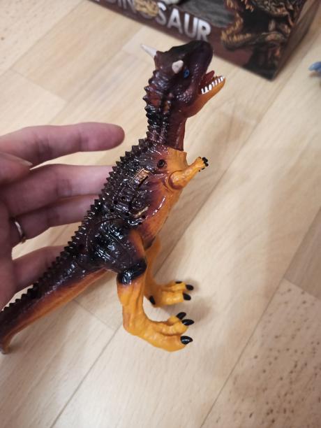 Pohyblivý dinosaurus so zvukom,