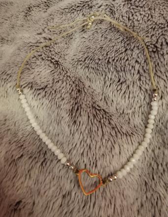 Náramok so zlatým srdiečkom,