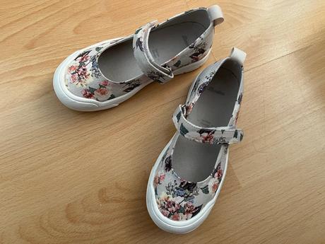 Kvietkované látkové balerínky, baťa,29