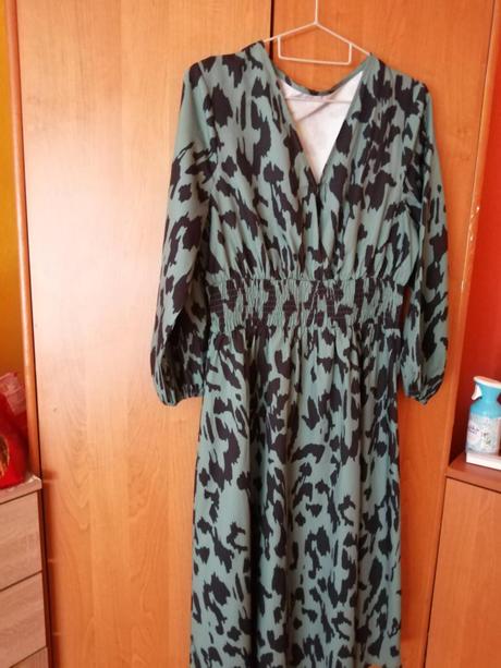 Midi šaty zelenočierne, m