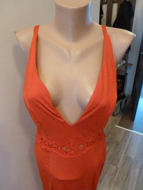 Elegantné sexi šaty,