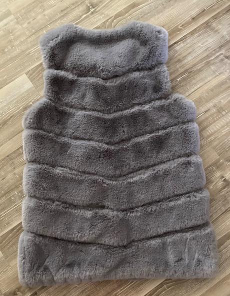 Kožušinová vesta darujem k nákupu, 