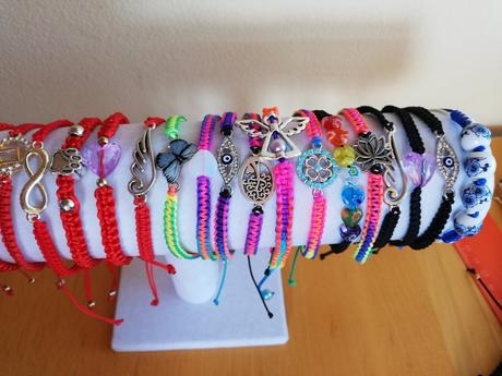 Handmade náramky, kľúčenky, talizman do auta, 