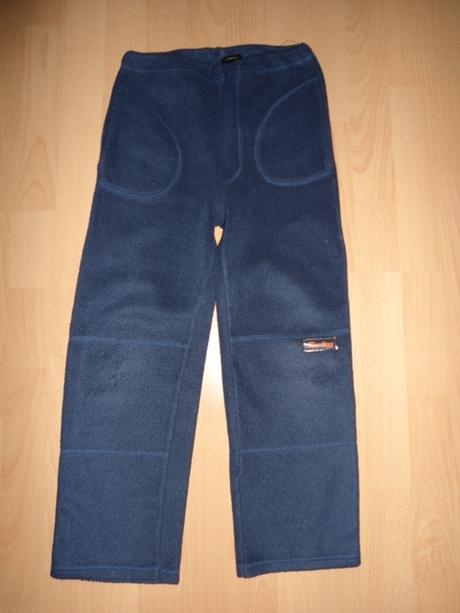 Tmavomodre teplaky, 128