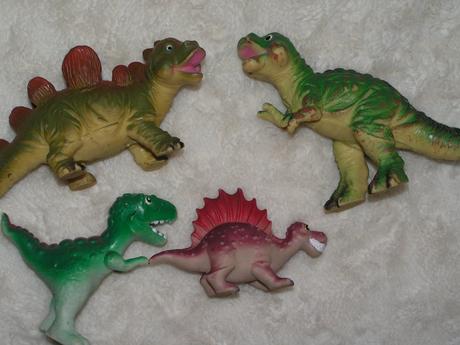 4 x dinosaurus,