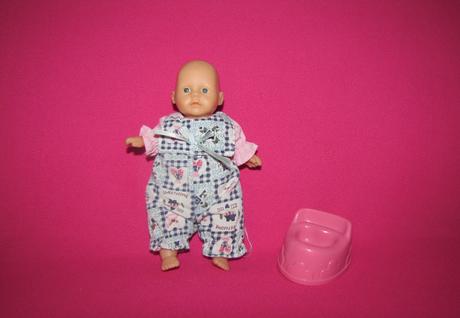 Malá bábika simba s nočníkom, 