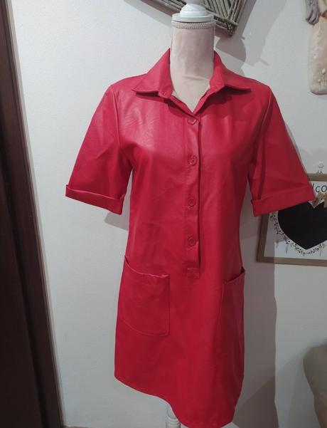 Koženkové šaty, s