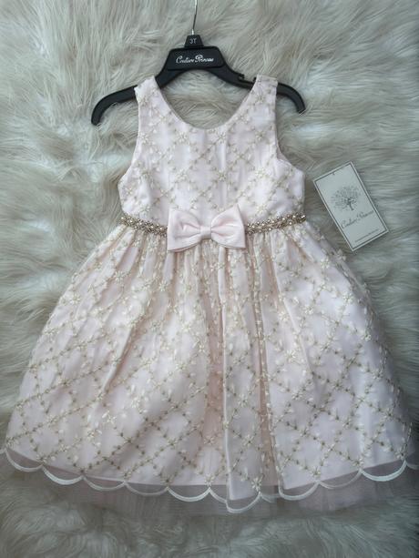 Šaty nové na 3 ročky, 