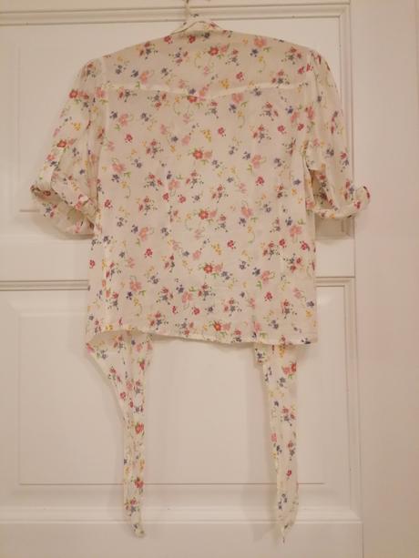 Kvietkovaná košeľa, 40