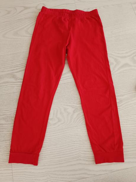 Červené pyzamove nohavice, 134