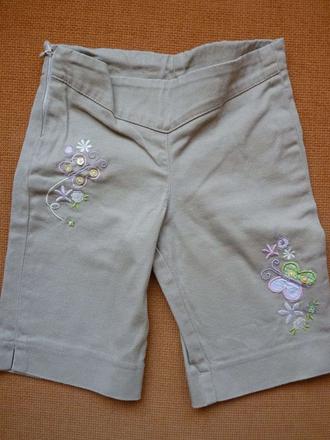 Capri nohavice s vysivkou, 86