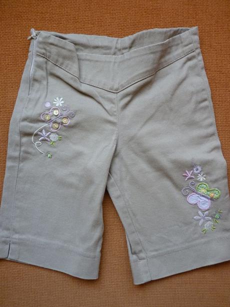 Capri nohavice s vysivkou, 86