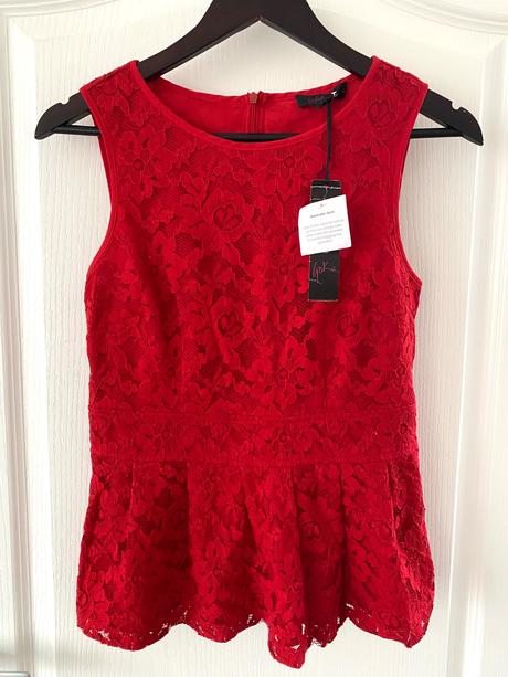 Čipkovaná červená blúzka s volánom gok, s