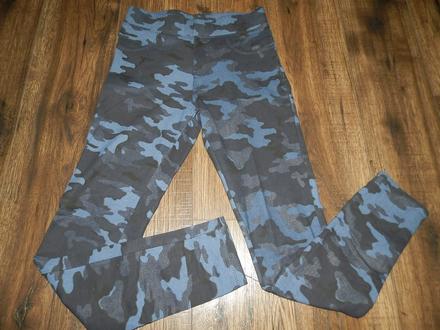 Maskáčové legíny, 158