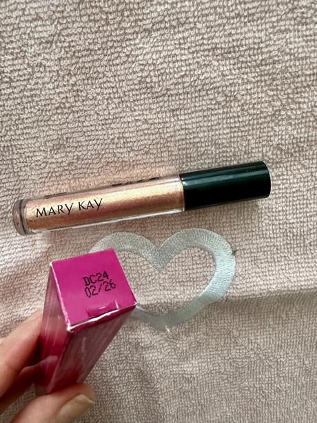 Tekuté očné tiene mary kay šampanské,