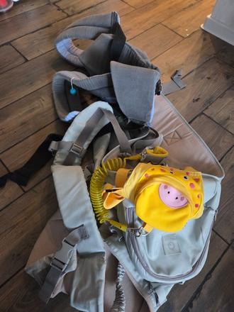 2 nosiče a voditko na dieťa, 