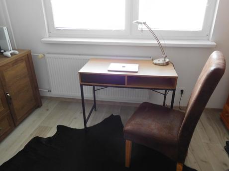Písací stol+stolička čalunená,, 