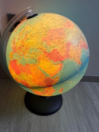 Svietiaci globus, 