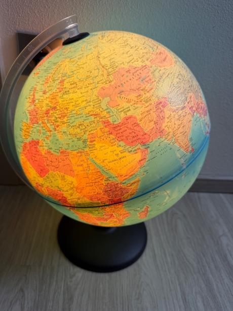 Svietiaci globus, 