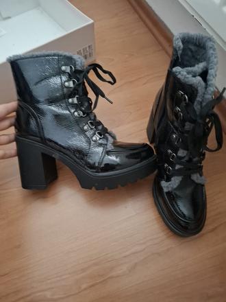 Čierne lakované čižmy, 39