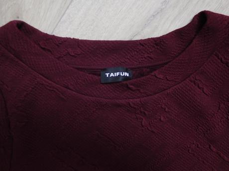 Bordo vínová pružná mikinka s,, s