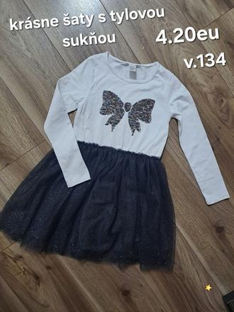 Šaty s tylovou sukňou, 134