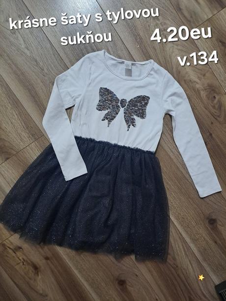 Šaty s tylovou sukňou, 134