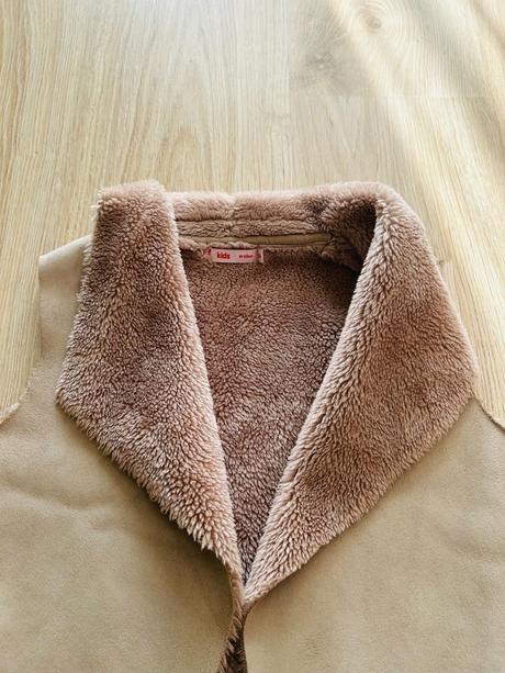 Krásna kožušinková vesta značky kids by gémo, 128