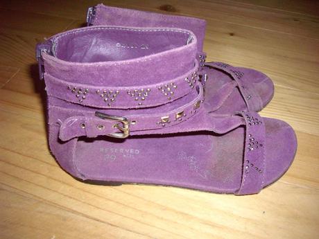 Sandalky, reserved,29