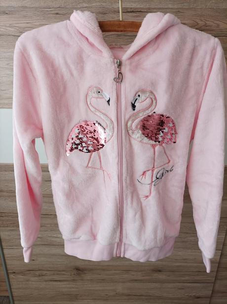 Ružová mikina, 158