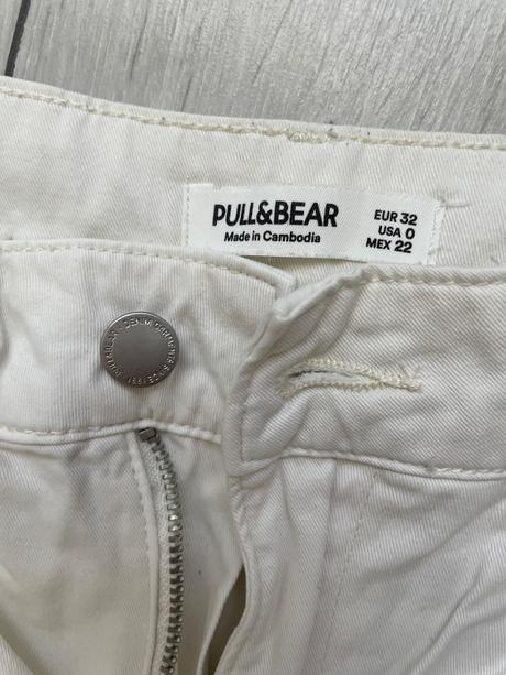 Bledunko krémové kapsáčové nohavice, pull&bear,32
