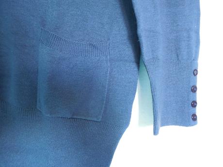 Tmovomodrý sveter na gombíky, m