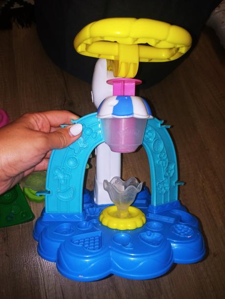 Zmrzlinova tovaren playdoh,