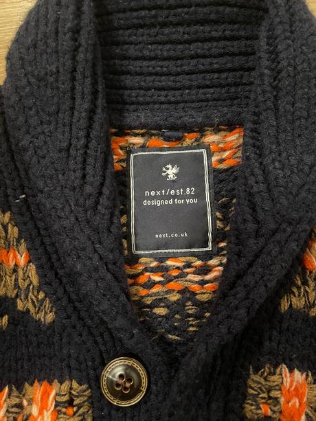 Sveter next, next,128