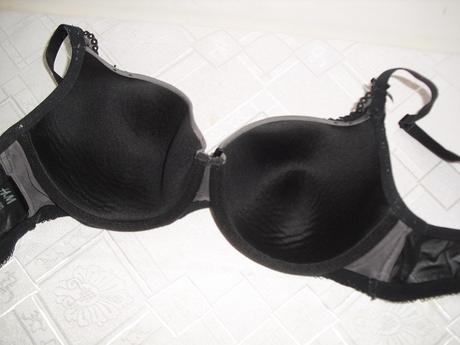 Elegantna krajkovana podprsenka s maslickami, h&m,85b