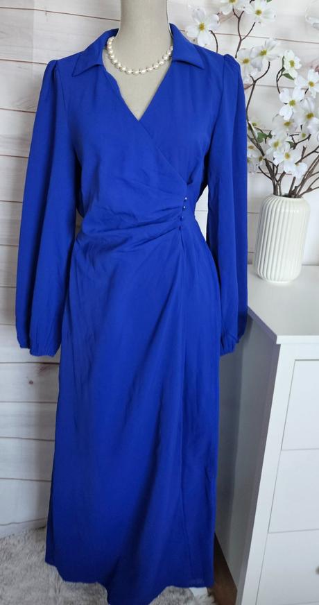 Pekné modré šaty, 38