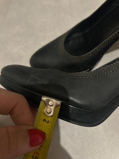 Celokožené lodičky, 39